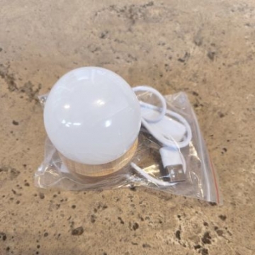 Selenit svícen koule